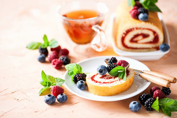 Swiss roll with berries