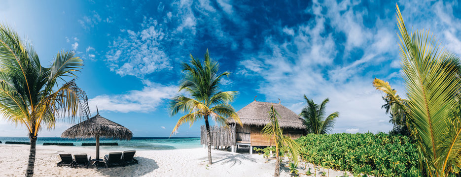Fototapeta Tropical view of exotic resort island on Maldives