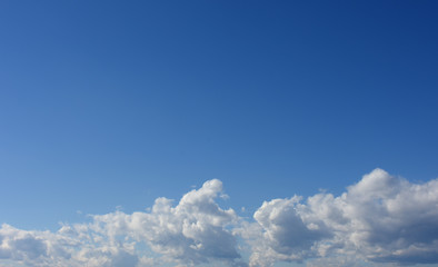 Naklejka na ściany i meble 澄み切った青空と雲「雲の風景」（何だかんだ、人生のあり方、様々な思い、様々な選択などのイメージ）