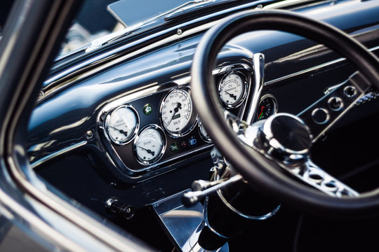 Oldtimer Amaturen mit Chrom