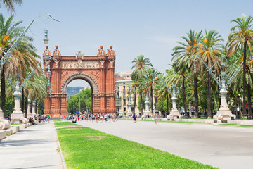 Fototapeta na wymiar Passeig de Luis Companys and Arc de Triomf, Barcelona Spain