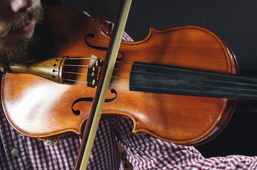 Violinist plays music