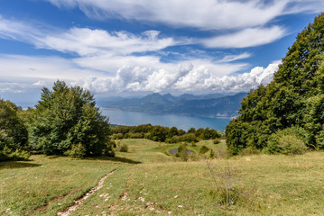 Fototapeta na wymiar Lake Garda nice view