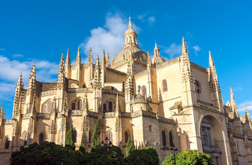 Fototapeta na wymiar The imposing cathedral of Segovia in Spain