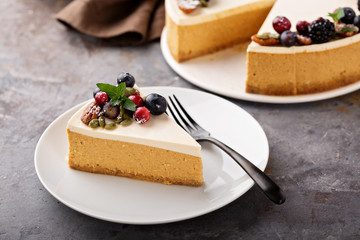 Pumpkin cheesecake with sour cream topping