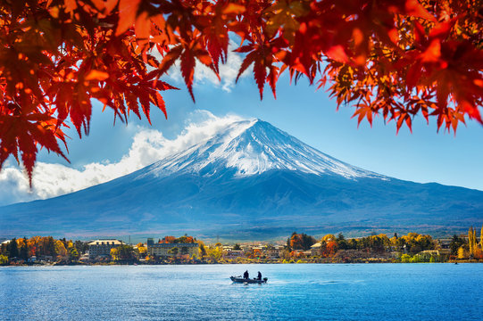 Fototapeta Autumn Season and Mountain Fuji at Kawaguchiko lake, Japan.