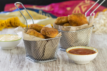Chicken nuggets with sauce