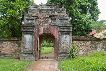 Fototapeta premium ancient gate in vietnam