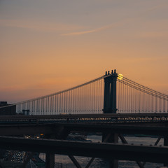 Fototapeta na wymiar New York City - coucher de soleil sur le Pont