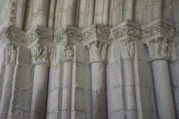 Portal einer Romanischen Kirche im Valle de Boi in den Spanischen Pyren&auml;en