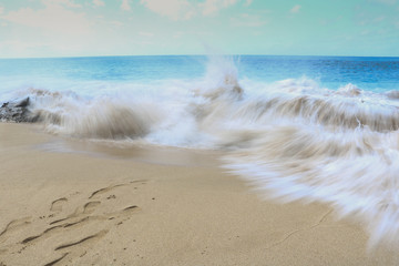 Crashing waves, Kaena Point State Park in Oahu, Hawaii