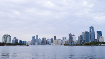 Fototapeta na wymiar city skyline along the Bay