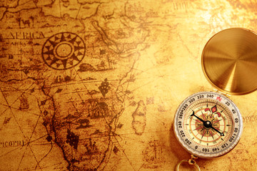 Obraz na płótnie Canvas Old vintage compass on vintage map