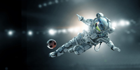 Obraz na płótnie Canvas Astronaut player soccer game