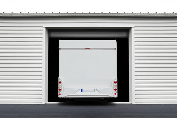 Reisemobil in Garage © by-studio