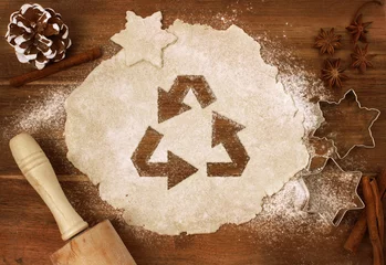Poster Cookie dough cut as the shape of arrows of recycling (series) © eyegelb