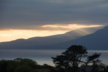Obraz premium Sunset over Bantry Bay on the Wild Atlantic Way, Ireland.