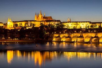 Naklejka na ściany i meble Prague castle and the Charles bridge at dusk