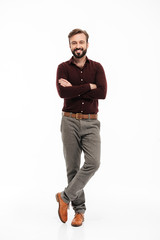 Naklejka premium Full length portrait of a relaxed smiling man