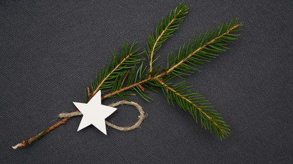 рождественский фон с еловой веткой. творческий фон. © per444inka