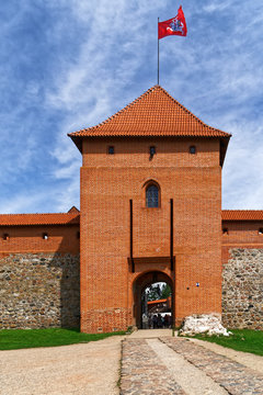 Eingang zur Wasserburg Trakai in Litauen