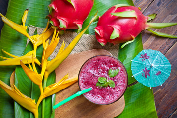Dragonfruit juice smoothie healthy 