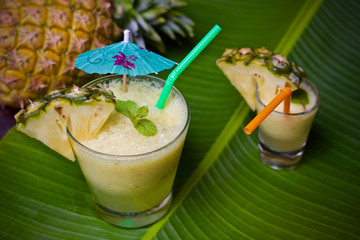 Pineapple juice spin smoothie healthy 