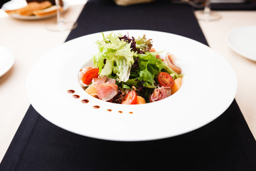 Green salad with ham