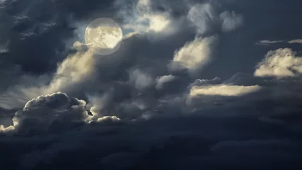 Poster Bewolkte volle maan nachtelijke hemel © Zacarias da Mata
