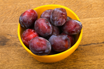 Plums in the bowl