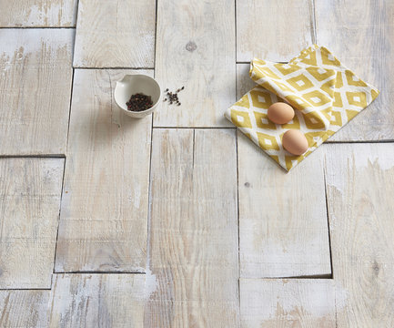 egg and papper style wooden background