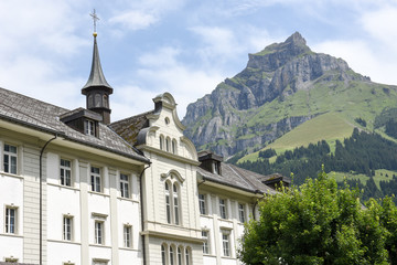Fototapeta na wymiar The monastery of Engelberg on the Swiss alps