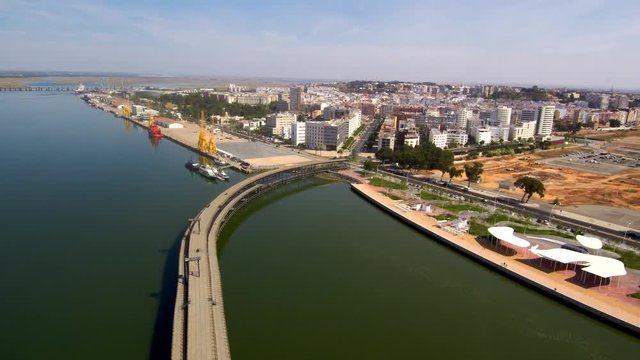Huelva, Andalucia desde un drone. Muelle embarcadero de Minas de Rio Tinto en Huelva, España