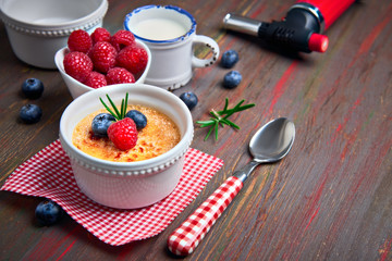 Creme brulee with raspberry, blueberry and rosemary with ingredients