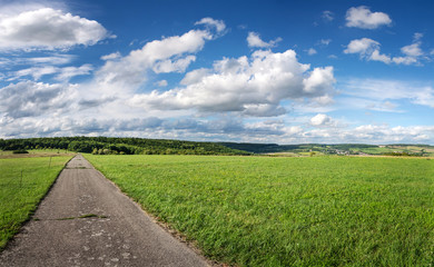 Fototapeta na wymiar Saarland – Bliesgau Panorama bei Bliesransbach Natur Landschaft im Sommer