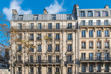 Fototapeta na wymiar Paris, beautiful Haussmann facade in a attractive area of the capital, in the 11e district 