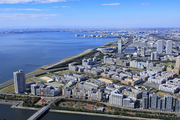 郊外の住宅地／高層マンション