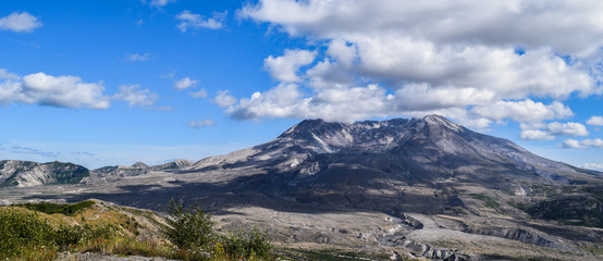 Fototapeta na wymiar Mt St Helens, Washington USA