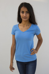 Ganzkoerperaufnahme von junger attraktiver Frau