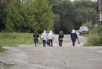 five women go to work