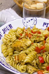 poêlée de pâtes au poulet
