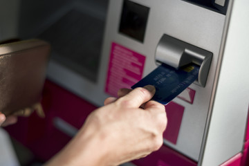 People withdraw money using machine