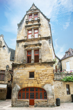 Sarlat-la-Canéda. Constructions anciennes dans le centre historique. Dordogne. Nouvelle Aquitaine