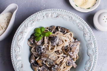 Dark spaghetti with mushrooms