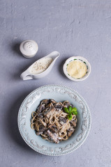 Dark spaghetti with mushrooms
