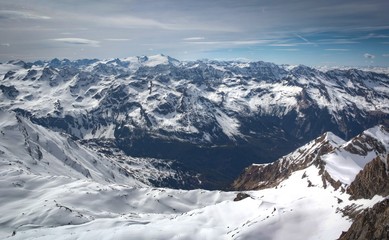 Fototapeta na wymiar Overview of Austrian ski resort in the Alps