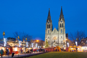 Fototapeta na wymiar christmas market, St. Ludmila church, Vinohrady, Prague, Czech Republic