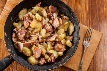 Fried potatoes with onion and bacon