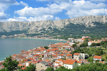 Naklejka na ściany i meble Blick auf den Urlaubsort Baska auf der Insel Krk,Adria,Kvarner Bucht,Kroatien