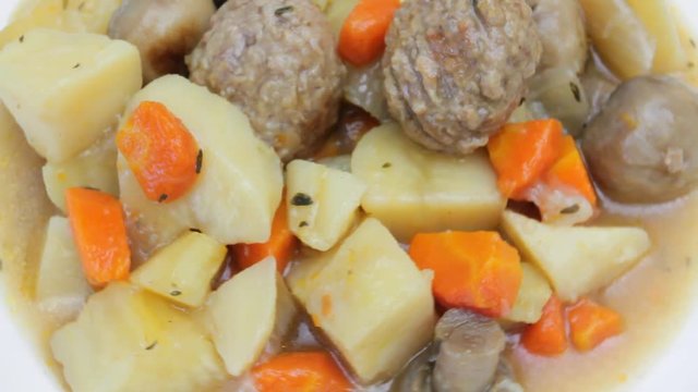 fricass&eacute;e de boulettes de boeuf